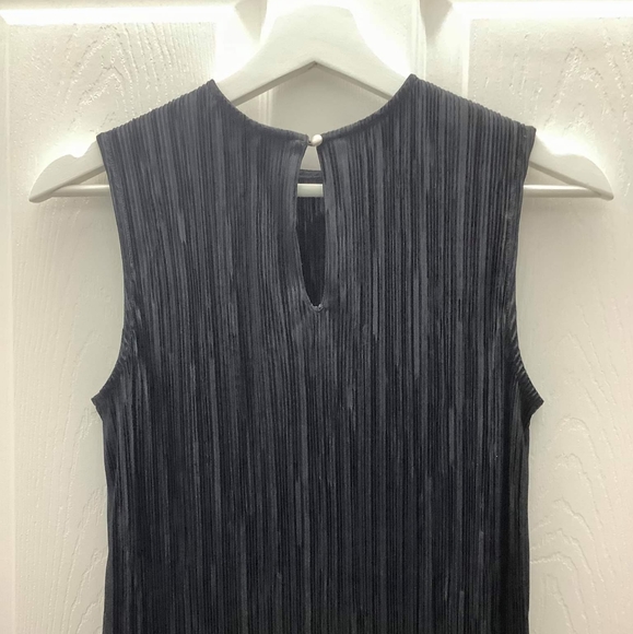 Sleeveless Black Dress Shirt - Picture 3 of 3